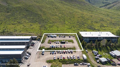 /international/us/550-w-deer-drive-jackson-wy-110108493919/
