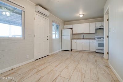 /international/us/210-e-jones-avenue-phoenix-az-110108694562/