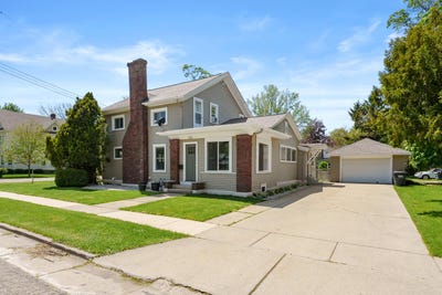 /international/us/220-s-anderson-street-plainwell-mi-110107883459/