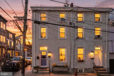 /international/us/223-grape-street-philadelphia-pa-110110255051/