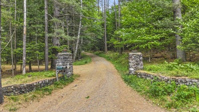 /international/us/29-view-street-saranac-lake-ny-110100447753/