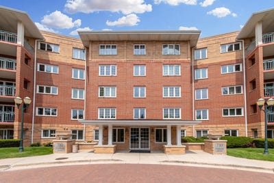 /international/us/710-creekside-drive-mount-prospect-il-110108068644/