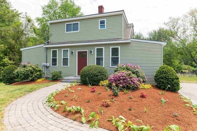 /international/us/13-main-street-plaistow-nh-110106151012/