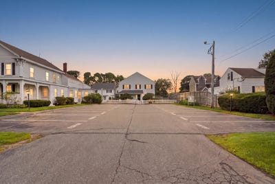 /international/us/48-camp-street-hyannis-ma-110119497094/