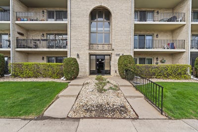 /international/us/10538-central-avenue-chicago-ridge-il-110107482874/