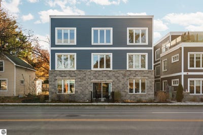 /international/us/922-e-front-street-traverse-city-mi-110108074333/