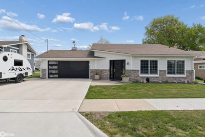 /international/us/6-n-16th-street-clear-lake-ia-110107997134/