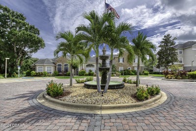 /international/us/940-village-trail-port-orange-fl-110094843982/
