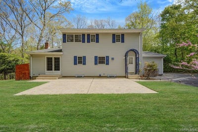 /international/us/214-landing-avenue-smithtown-ny-110108068239/