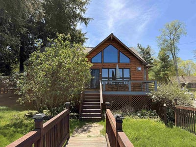 /international/us/336-spruce-street-newport-city-vt-110108491131/