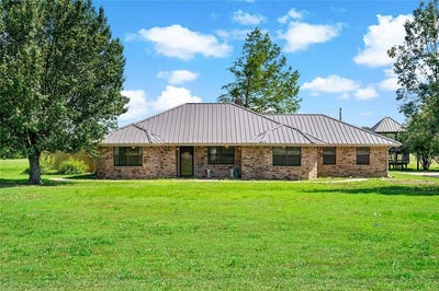 /international/us/4395-farm-road-2820-sumner-tx-110100133001/