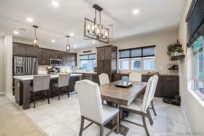 /international/us/1577-castillo-way-vista-ca-110108574303/