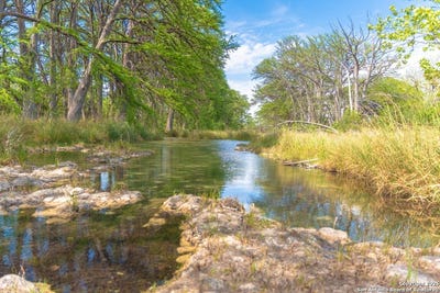 /international/us/950-river-road-utopia-tx-110120692030/