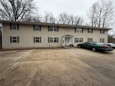 /international/us/8208-chas-circle-pleasant-valley-mo-110106269988/