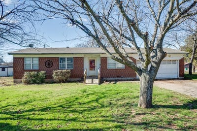 /international/us/207-n-king-street-henrietta-tx-110105084928/