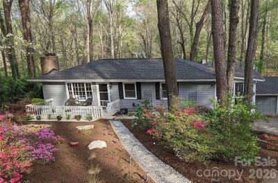 /international/us/19-springwood-drive-asheville-nc-110120482046/