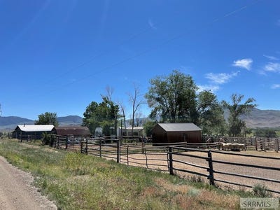 /international/us/1096-upper-hotsprings-road-challis-id-110106328406/