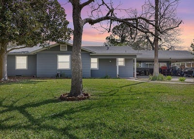 /international/us/107-north-river-drive-columbus-tx-110106813639/