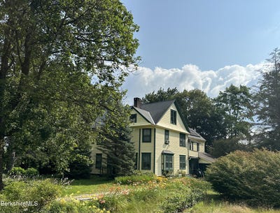/international/us/119-south-main-st-sheffield-ma-110098165276/