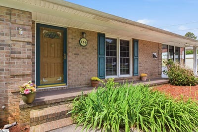 /international/us/136-country-club-road-gaffney-sc-110108657743/
