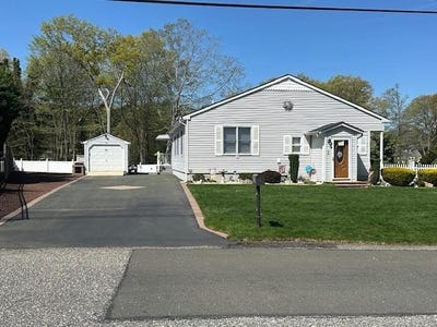 /international/us/28-cleary-road-lake-ronkonkoma-ny-110099135372/