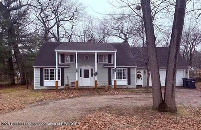 /international/us/736-indian-trail-boulevard-traverse-city-mi-110109586063/
