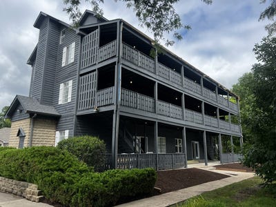 /international/us/10102-main-street-hebron-il-110107928268/