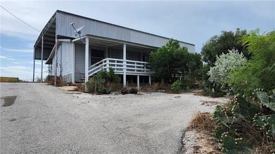 /international/us/211-s-vista-drive-sandia-tx-110101050535/