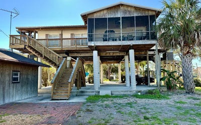 /international/us/209-se-241-street-suwannee-fl-110097835501/