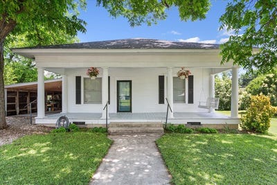 /international/us/102-s-hogan-street-holland-tx-110108167016/