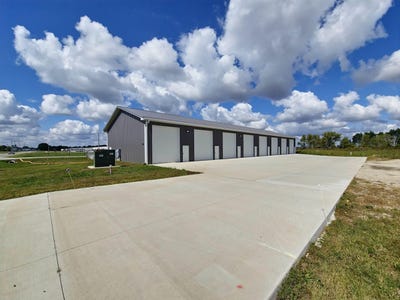 /international/us/3318-airline-highway-waterloo-ia-110110267241/