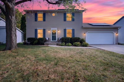 /international/us/1211-challis-drive-bloomington-il-110120688292/
