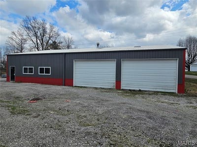 /international/us/2404-state-street-chester-il-110106312039/