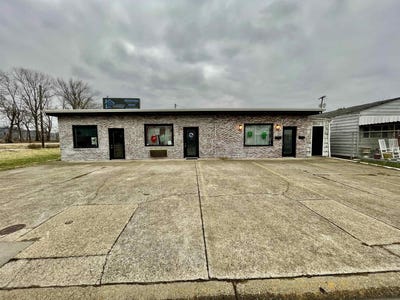 /international/us/104-oak-street-saint-albans-wv-110097831432/
