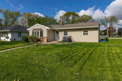 /international/us/522-1st-street-se-madelia-mn-110108019315/