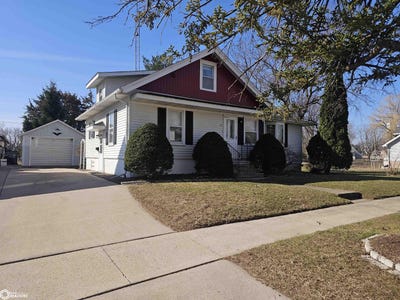 /international/us/16-high-school-boulevard-greene-ia-110108412276/