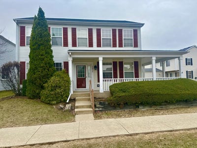 /international/us/1033-serendipity-drive-aurora-il-110106307270/