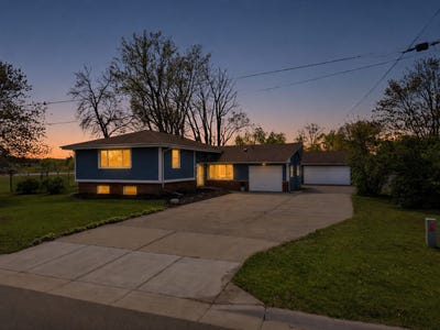 /international/us/8504-edison-street-ne-blaine-mn-110108755523/