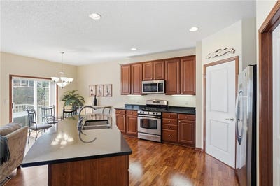 /international/us/2156-cedar-grove-trail-eagan-mn-110107339599/