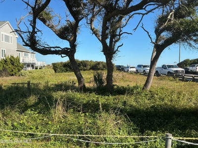 /international/us/402-fort-fisher-boulevard-n-lot-1-kure-beach-nc-110103292846/