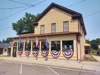 /international/us/311-main-street-plum-city-wi-110108267549/
