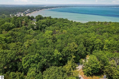 /international/us/4513-weathering-heights-road-traverse-city-mi-110100560308/?lang=en