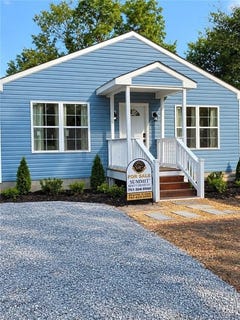 /international/us/728-halifax-street-emporia-va-110110193788/