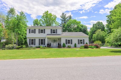 /international/us/11-woodland-drive-peru-ny-110099796062/