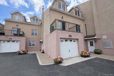 /international/us/1436-outlook-avenue-bronx-ny-110107441212/