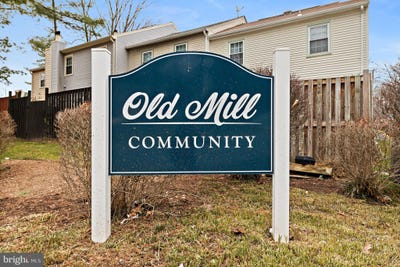 /international/us/9553-cherry-oak-court-burke-va-110108493696/