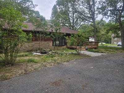 /international/us/159-summit-avenue-pocono-summit-pa-110100862073/