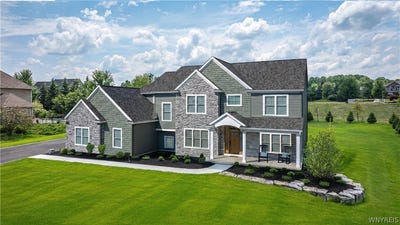 /international/us/19-kestrel-court-orchard-park-ny-110108146375/