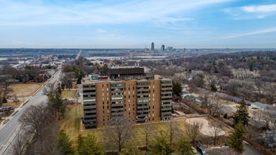 /international/us/3131-fleur-drive-des-moines-ia-110105364220/