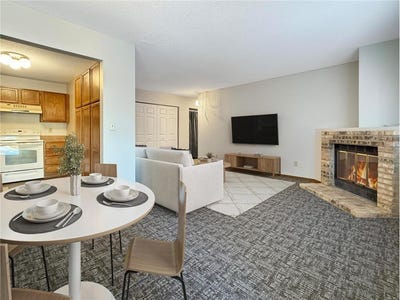 /international/us/7624-157th-street-w-apple-valley-mn-110107484459/